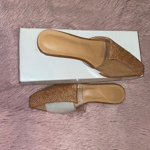 Comfortable flats. Half clear/ basket. Size 39, fits like a true women’s 8